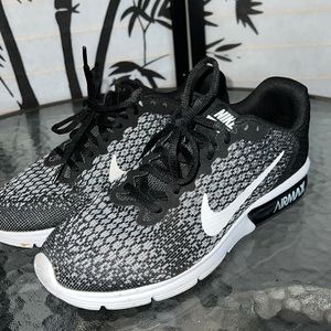 Nike air max sequence 2 hardly worn